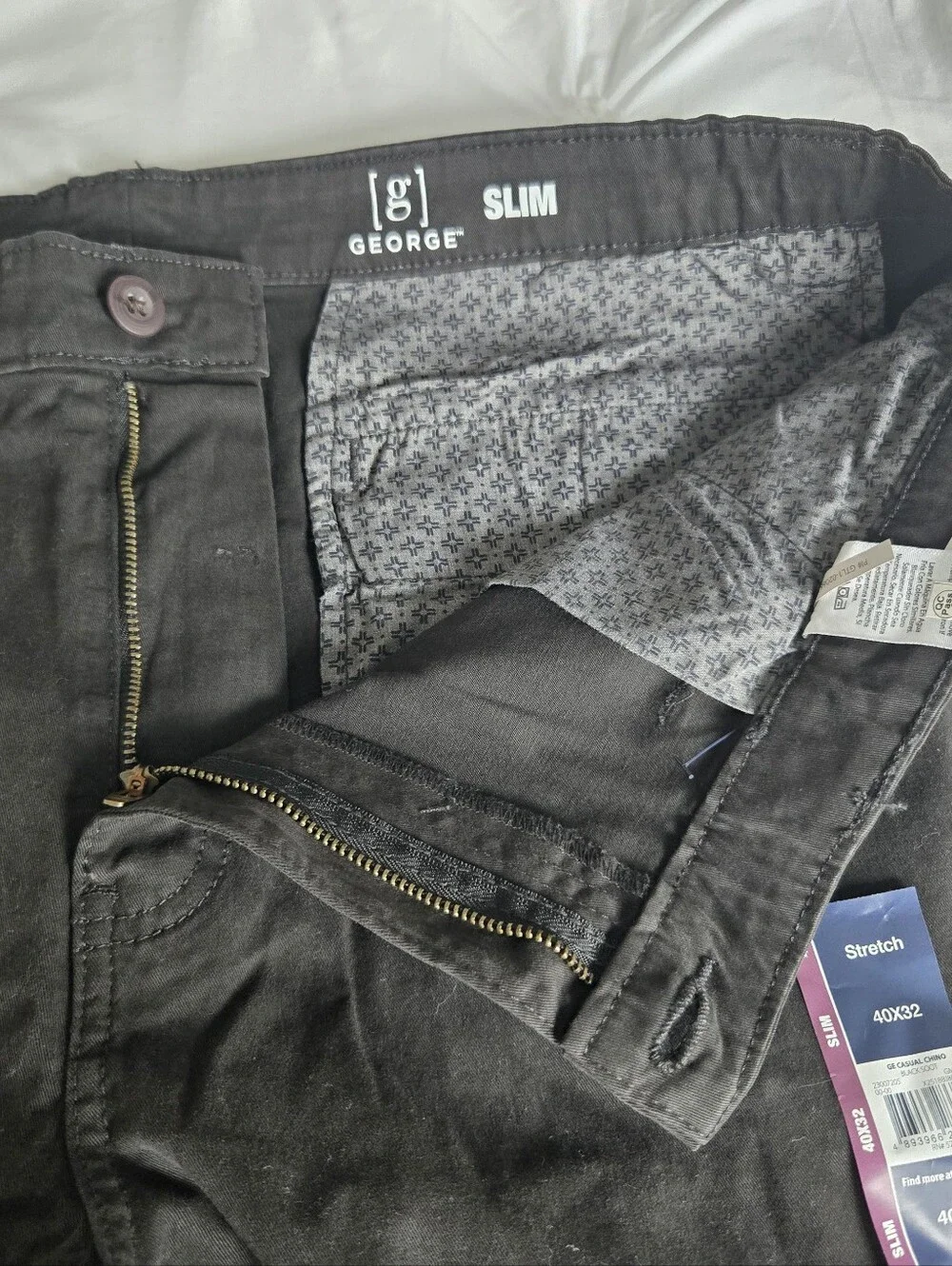 Men's Black Straight-Leg Chinos, NEW. Size 40x32